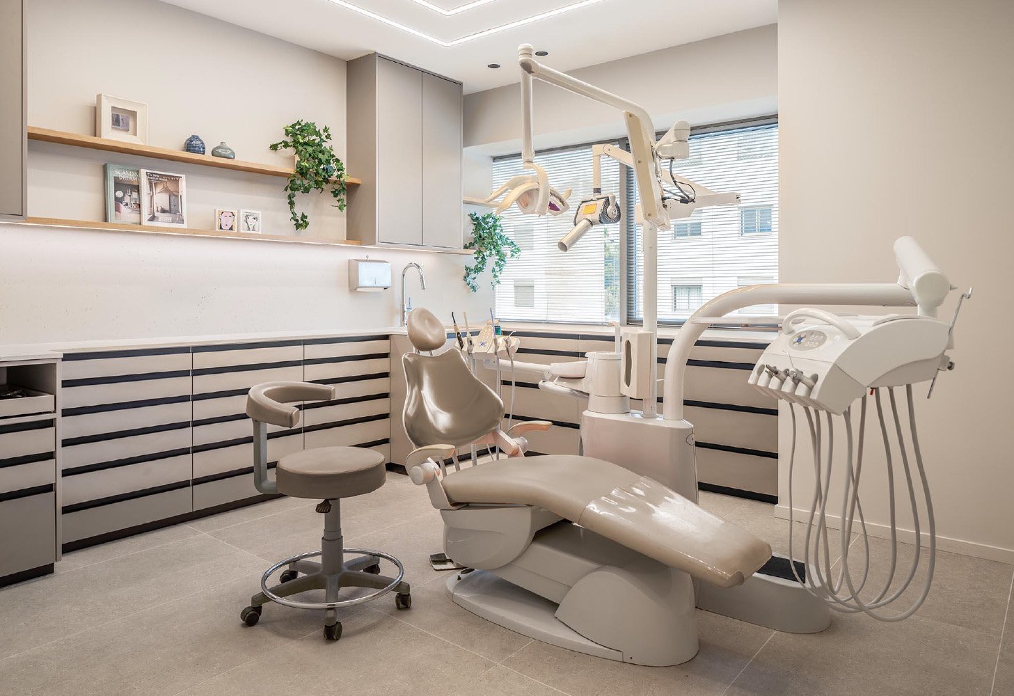 Universal Dental Implants caring dental health professionals